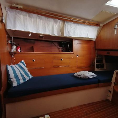 Cozy Sailboat In Barcelona!! No Showers Сан-Адриан-де-Бесос Экстерьер фото