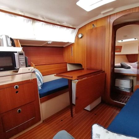 Cozy Sailboat In Barcelona!! No Showers Сан-Адриан-де-Бесос Экстерьер фото
