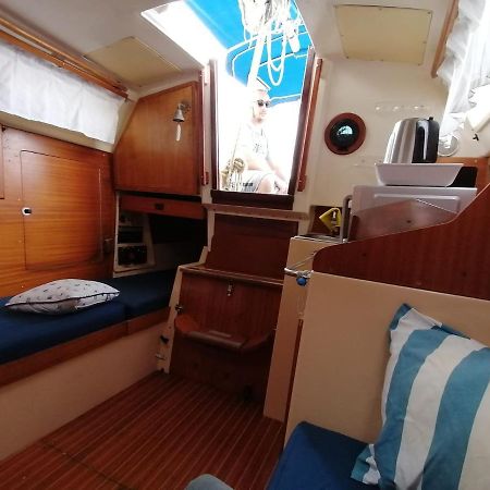 Cozy Sailboat In Barcelona!! No Showers Сан-Адриан-де-Бесос Экстерьер фото
