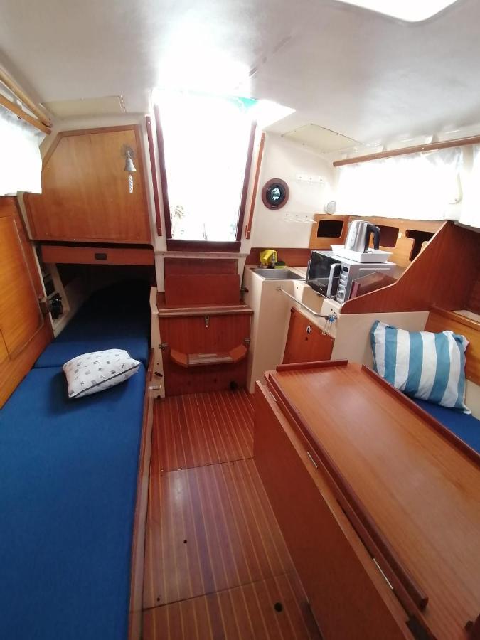 Cozy Sailboat In Barcelona!! No Showers Сан-Адриан-де-Бесос Экстерьер фото