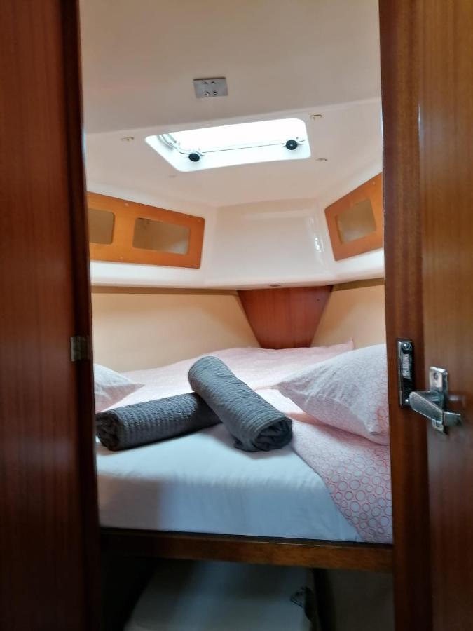Cozy Sailboat In Barcelona!! No Showers Сан-Адриан-де-Бесос Экстерьер фото