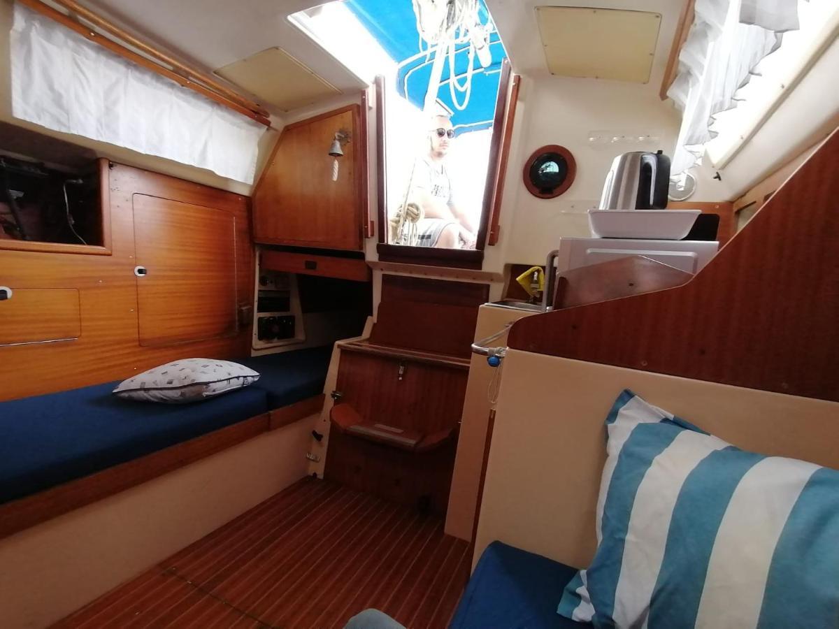 Cozy Sailboat In Barcelona!! No Showers Сан-Адриан-де-Бесос Экстерьер фото